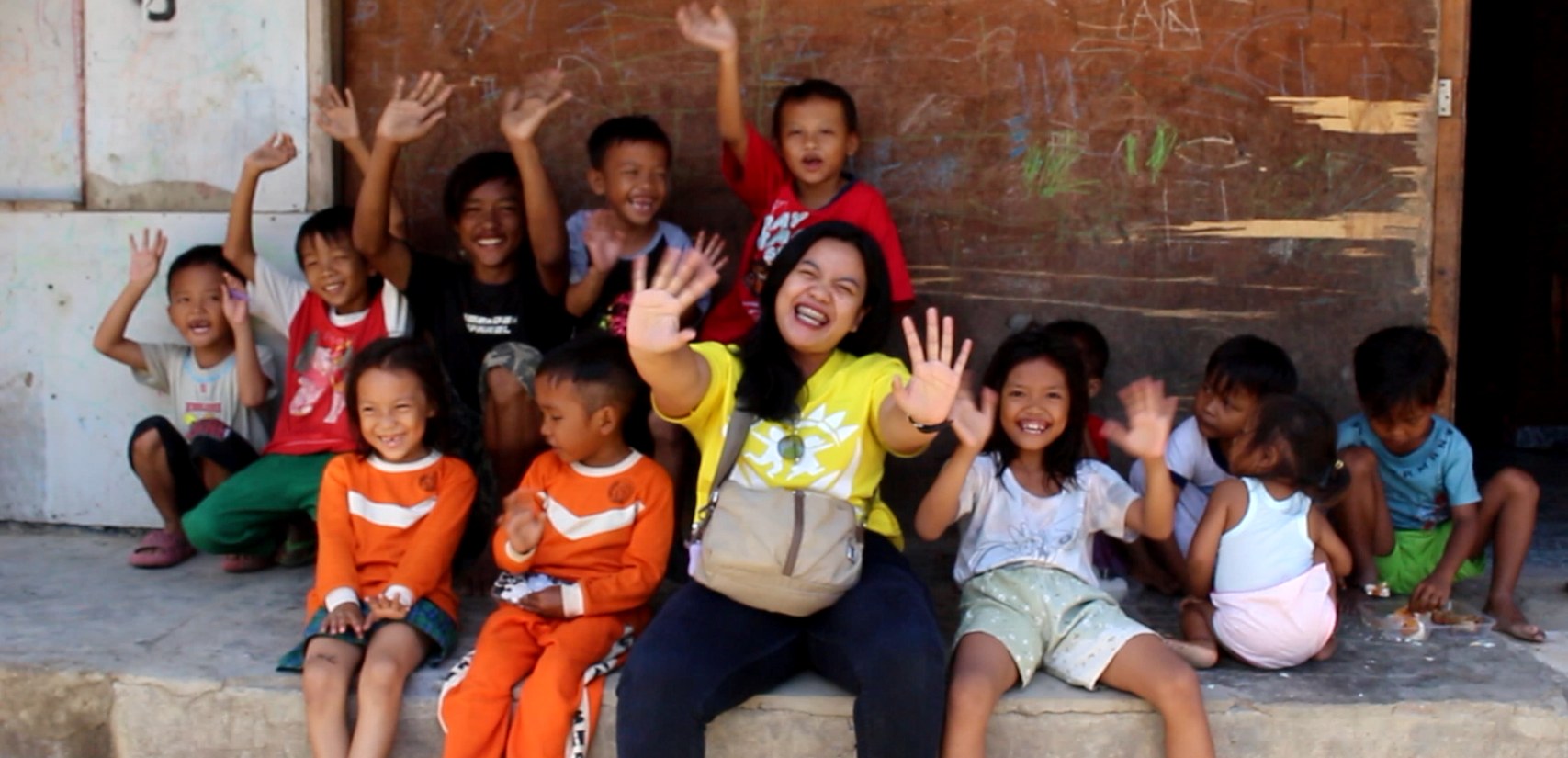 Berbagi Kasih kepada Anak-Anak Jalanan