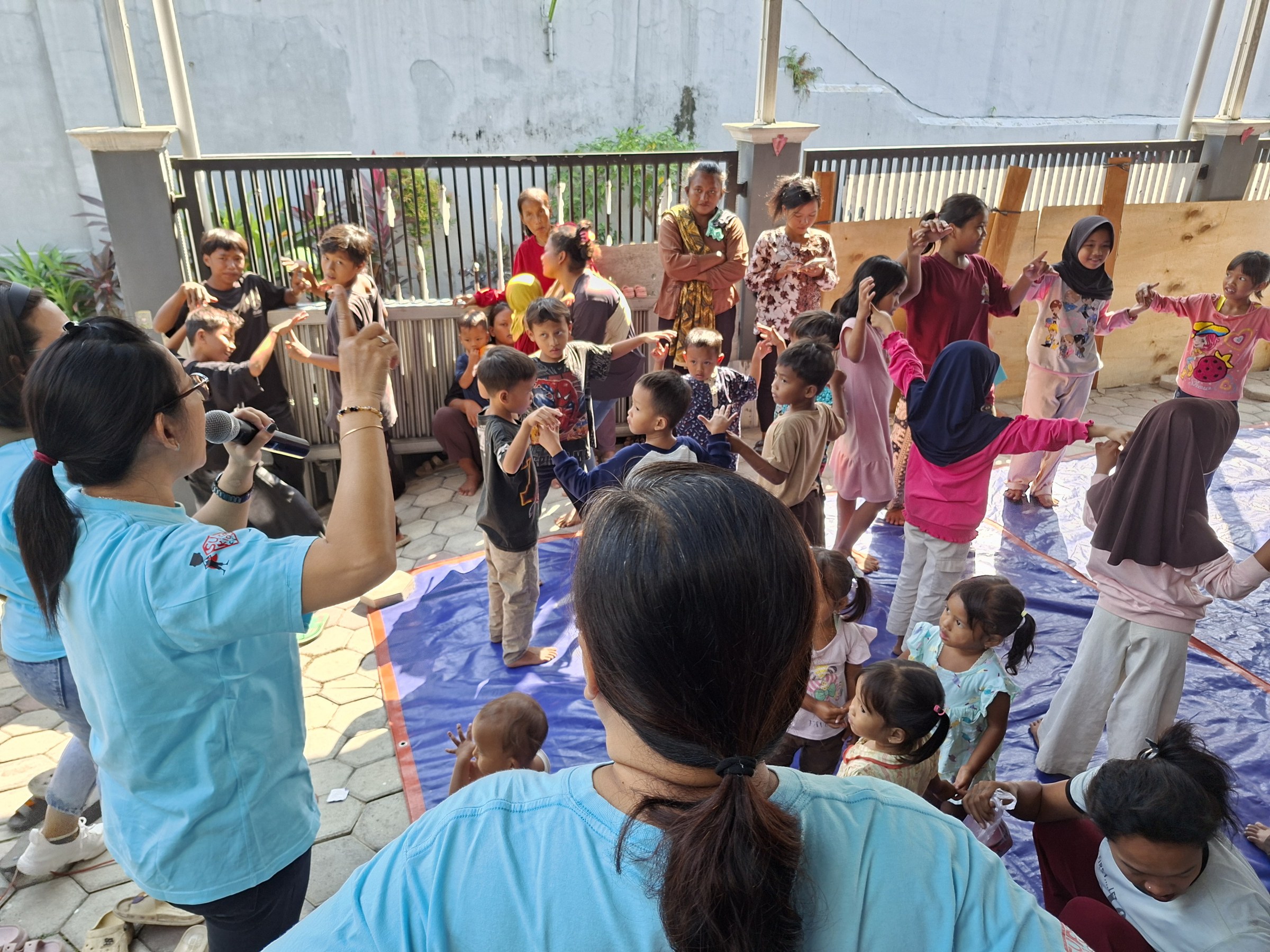 Yayasan dan GBI Jatibarang Berbagi Bersama Anak-Anak